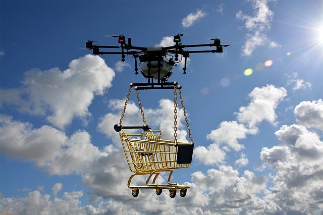 dron se zlatým vozíkem